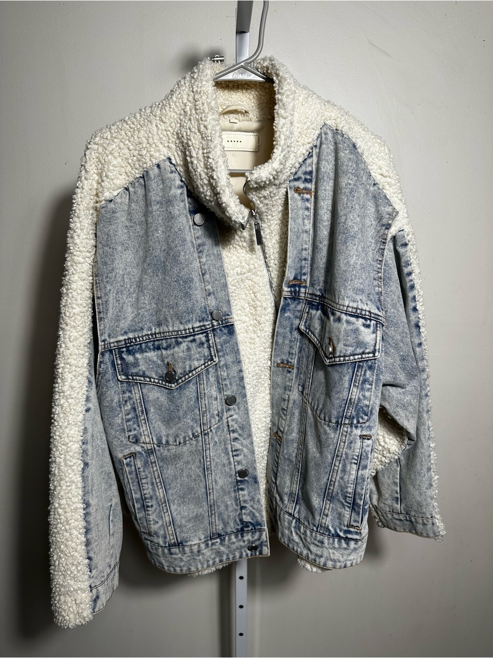 S88. Blank NYC Cream Sherpa & Light Blue Acid-Wash Denim Jacket